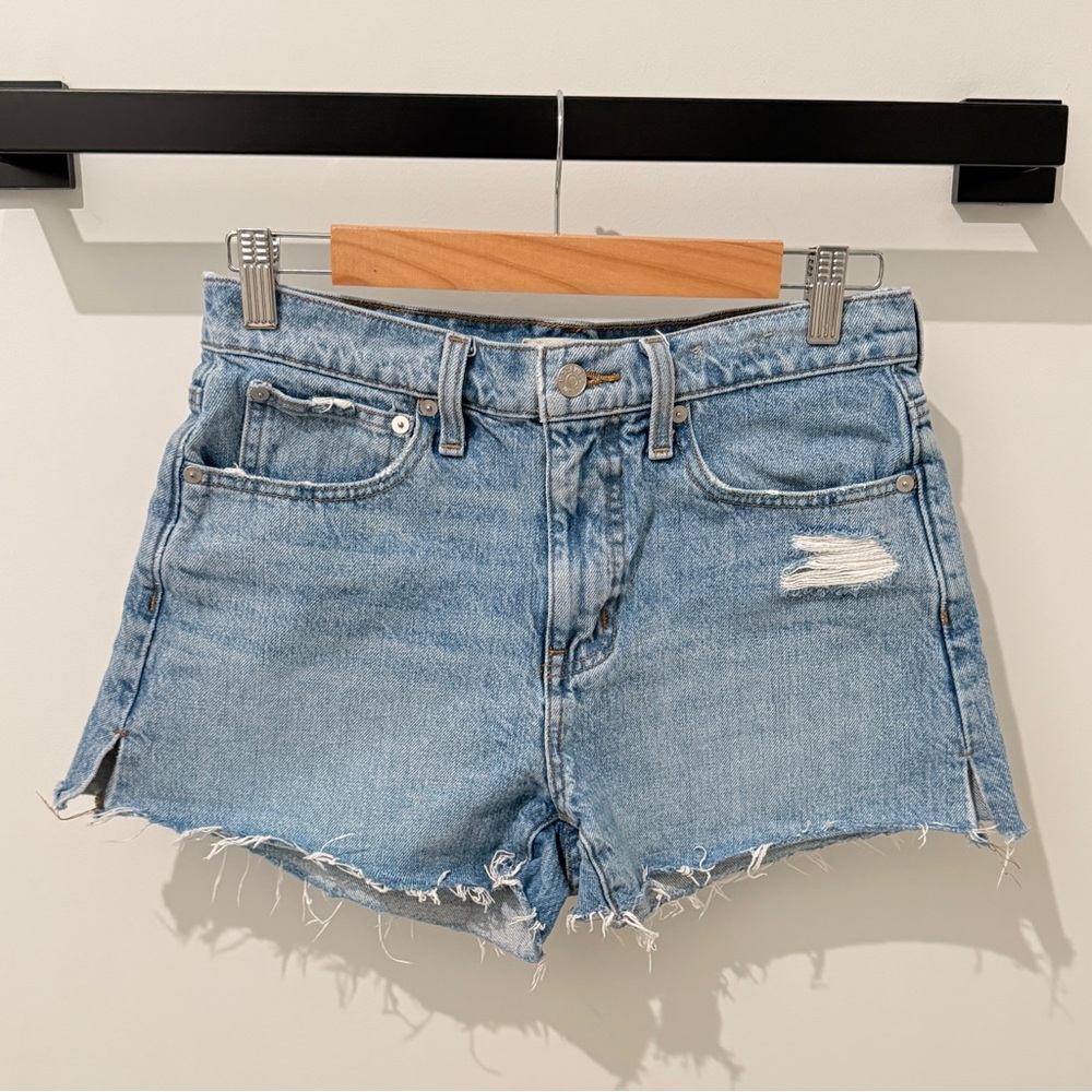 Madewell Relaxed Denim Shorts Light Wash Distressed Raw Hem Size 25‎ NF034